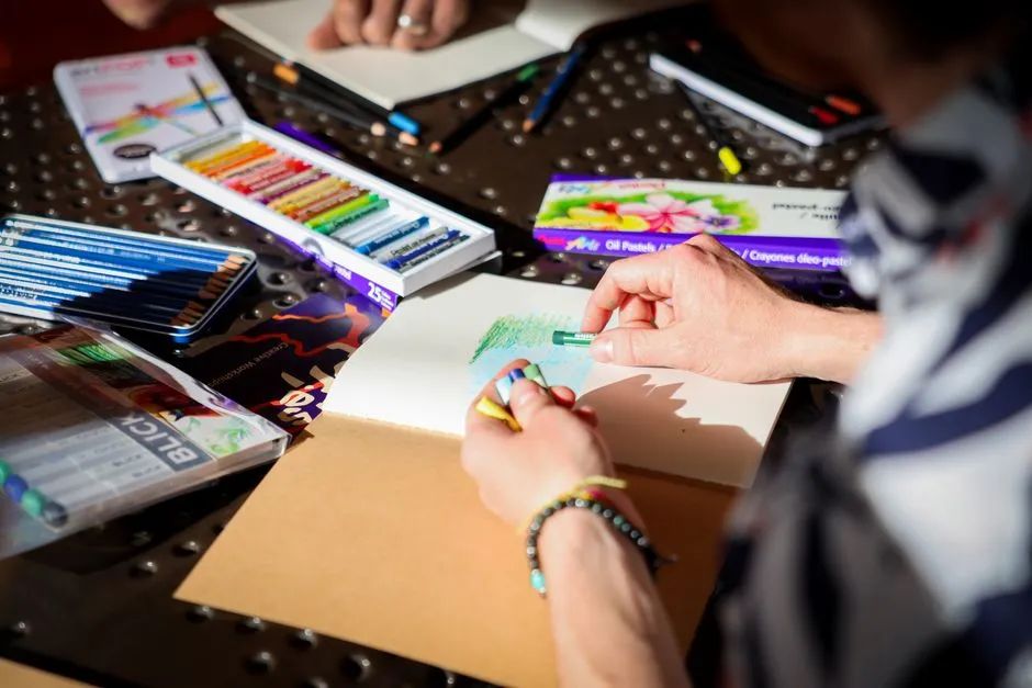 Blind Contour Drawing: A 10-Minute Practice Guide